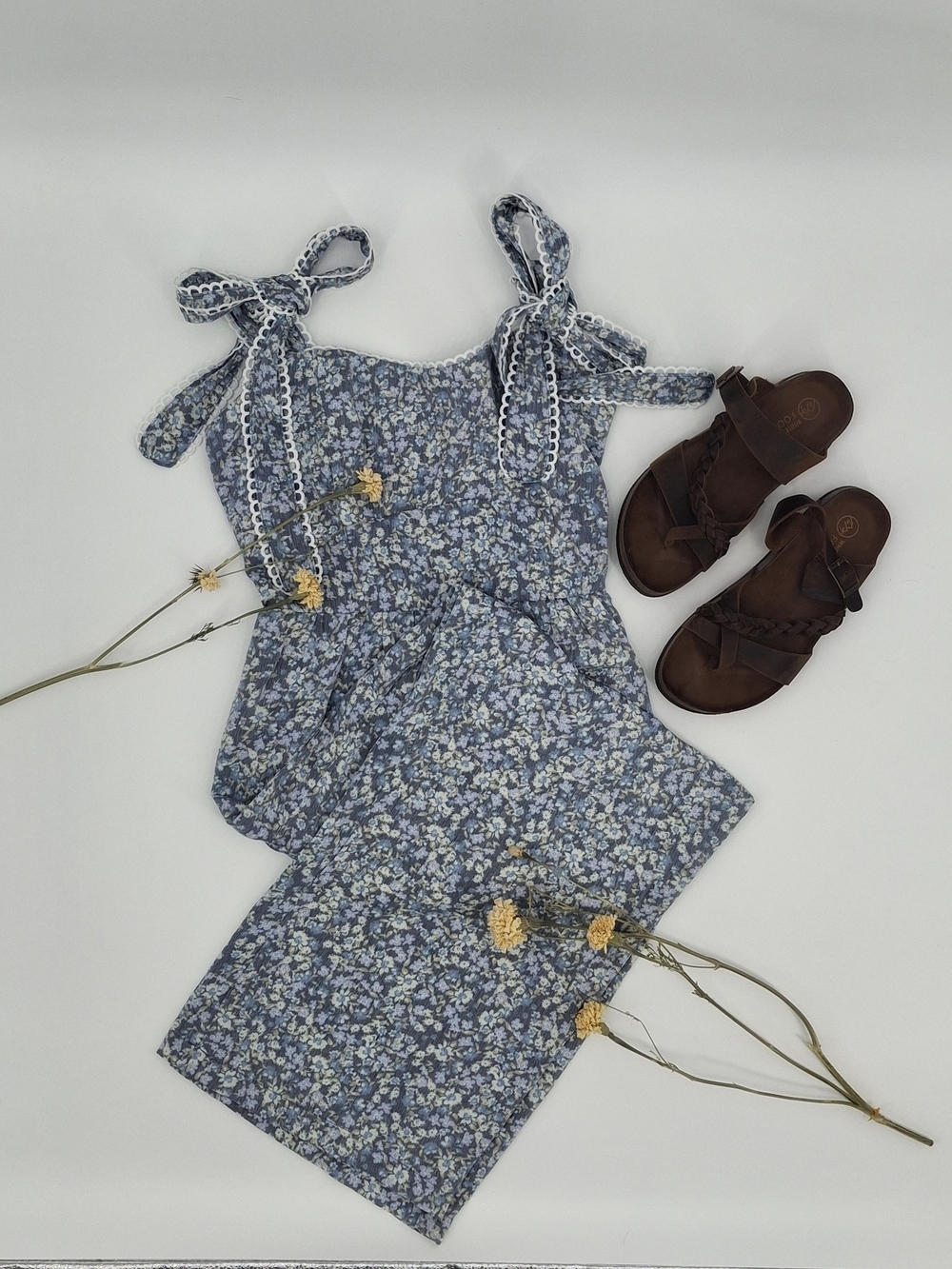 ✨NWT Francesca's Alexa Ditsy Floral Wide Leg Jumpsuit Size L✨